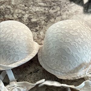 Victoria's Secret Lace Bra in Cream